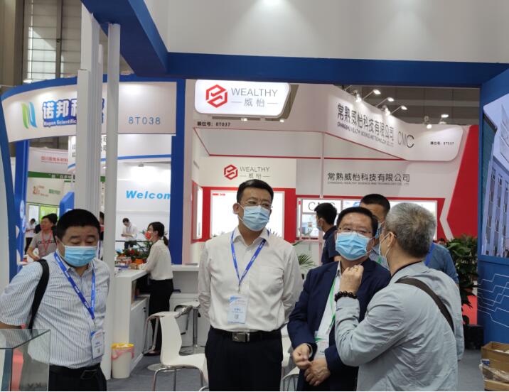 滕方遷參觀中國國際電池技術(shù)展覽會